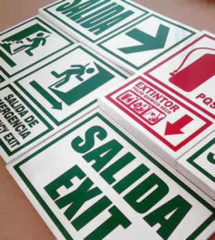 Señal fotoluminiscente en base celtex